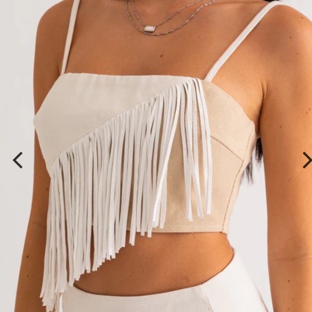Le Lis Collection | Woman's Two Tone White Tan Ribbed Fringe Crop Top, Size L
